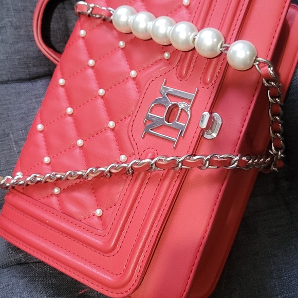 Gorgeous Red Quilted Strappy Shoulder Bag - Picture 13 of 13